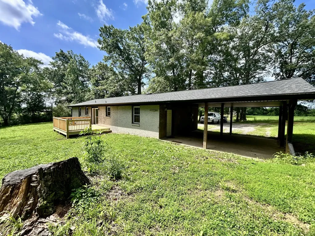 2491 S Hinton Road Southside TN 37171