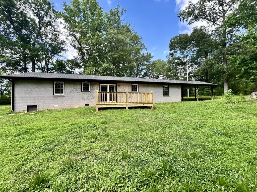 2491 S Hinton Road Southside TN 37171