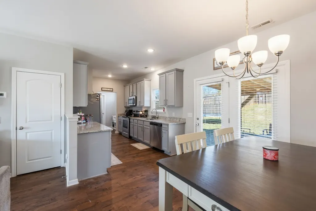 714 Monarchos Bend Burns TN 37029