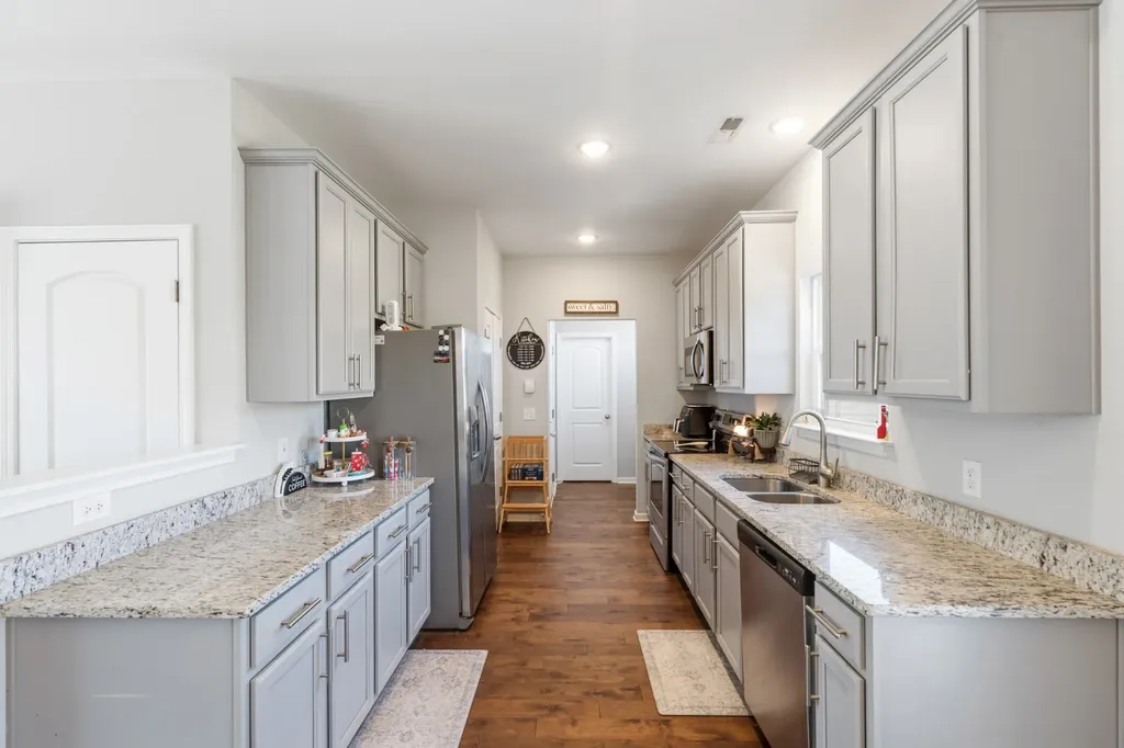 714 Monarchos Bend Burns TN 37029