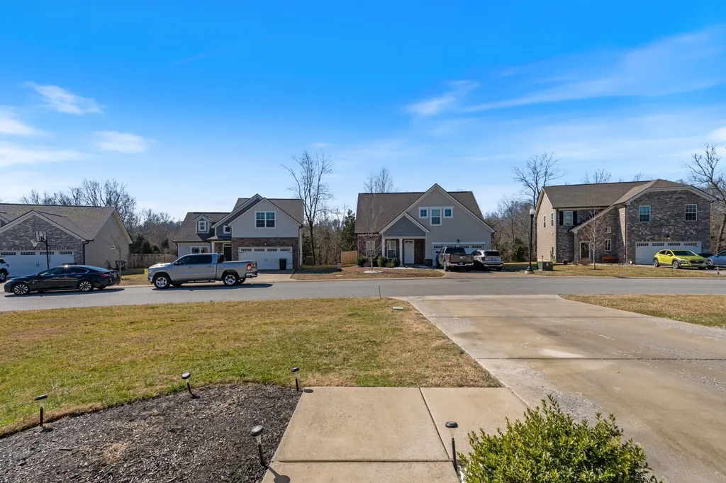 714 Monarchos Bend Burns TN 37029