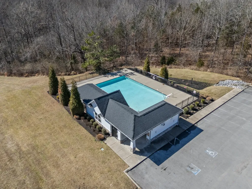 714 Monarchos Bend Burns TN 37029