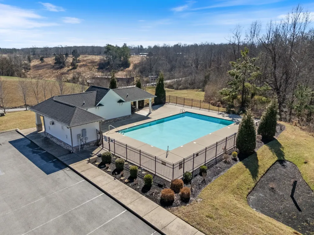 714 Monarchos Bend Burns TN 37029