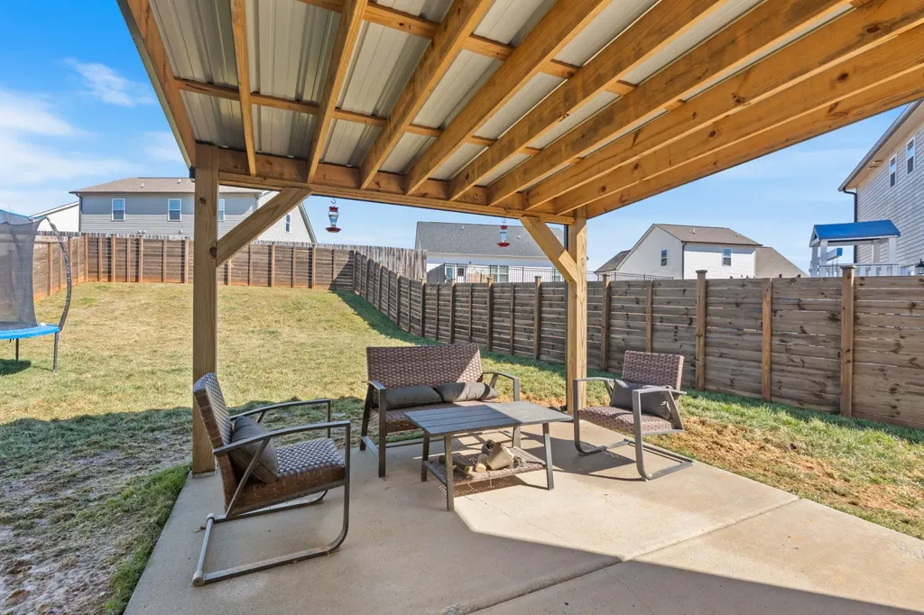 714 Monarchos Bend Burns TN 37029