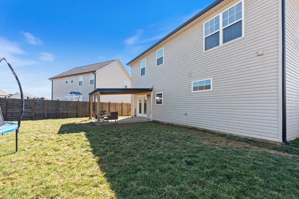 714 Monarchos Bend Burns TN 37029