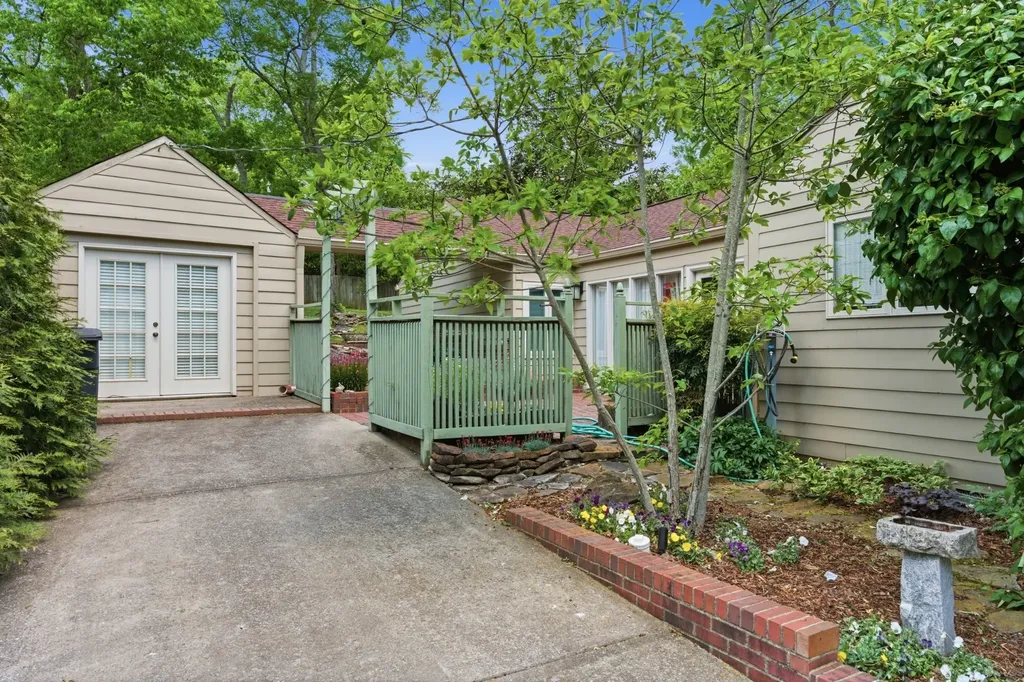 116 Bellevue Dr, S Nashville TN 37205