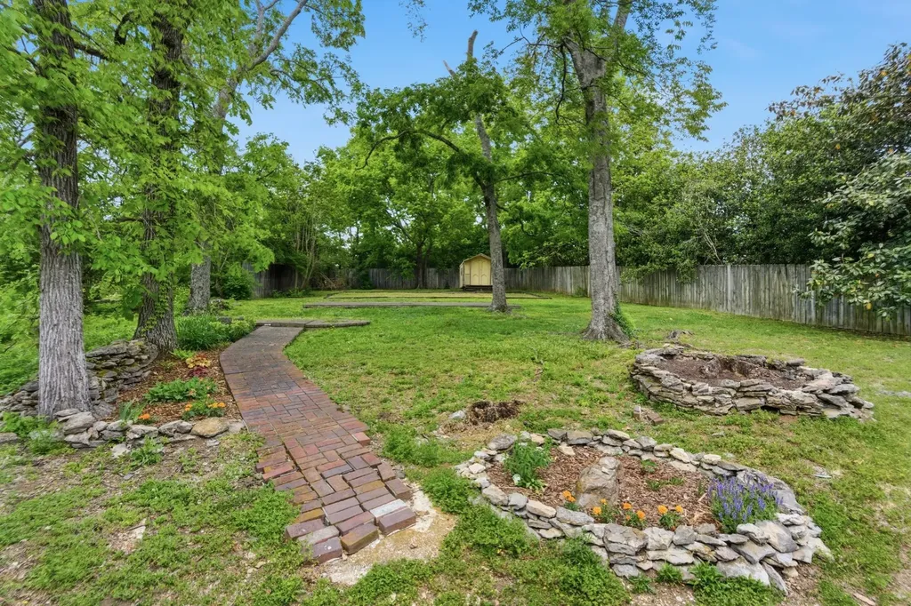 116 Bellevue Dr, S Nashville TN 37205