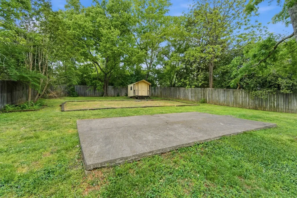 116 Bellevue Dr, S Nashville TN 37205
