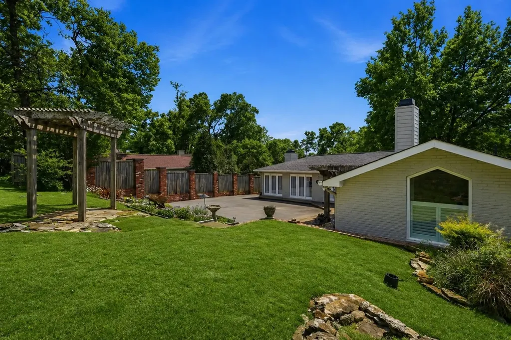 114 Bellevue Dr, S Nashville TN 37205