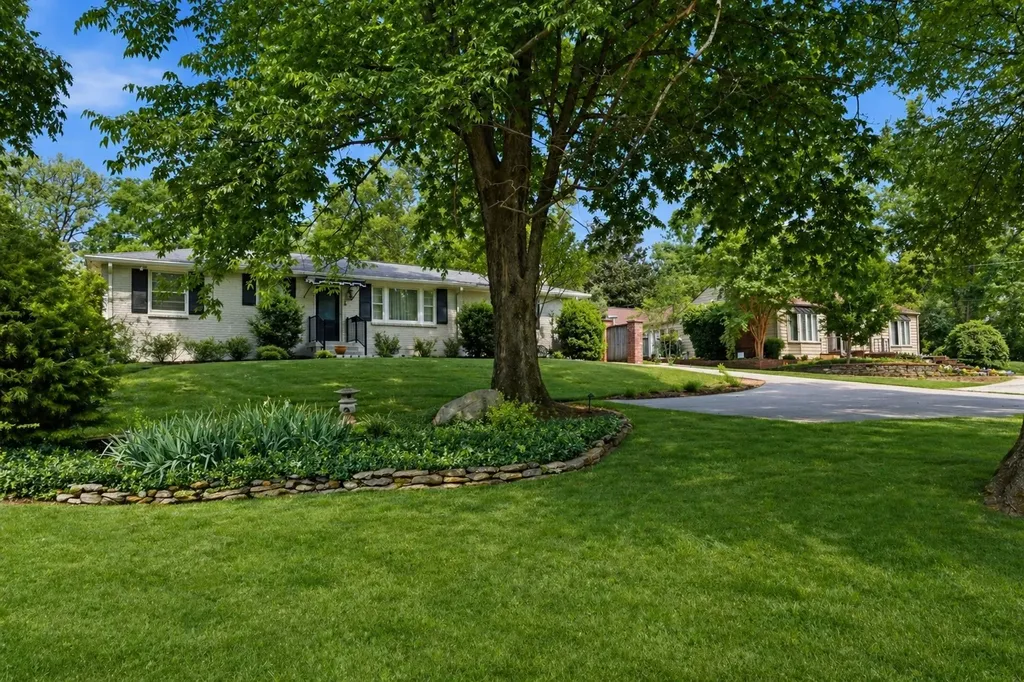114 Bellevue Dr, S Nashville TN 37205