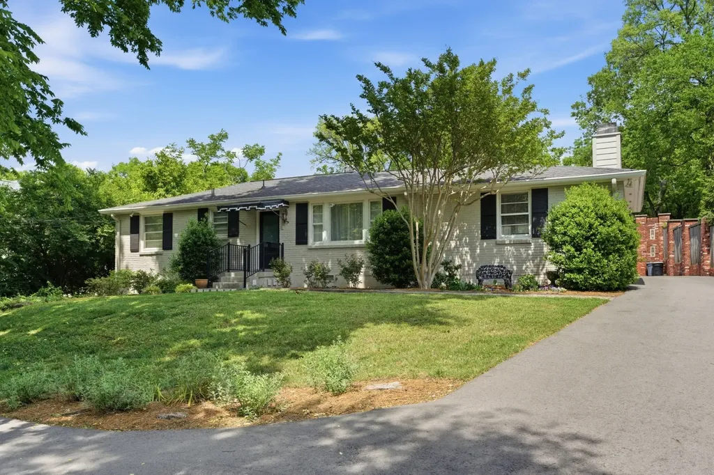 114 Bellevue Dr, S Nashville TN 37205