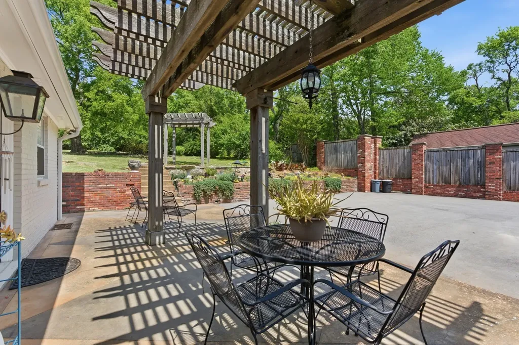 114 Bellevue Dr, S Nashville TN 37205