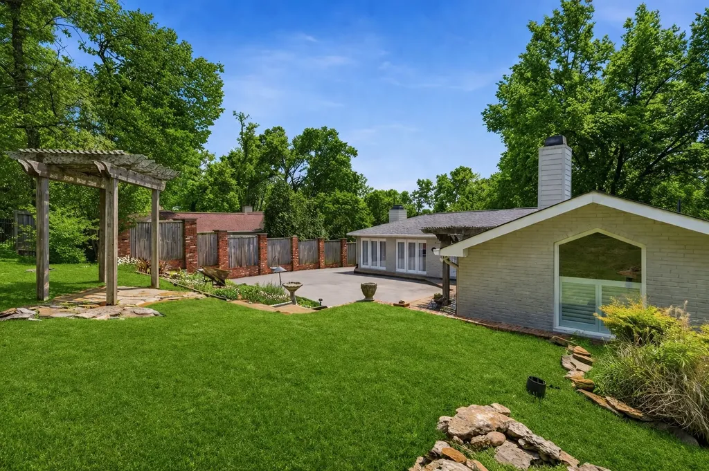 114 Bellevue Dr, S Nashville TN 37205