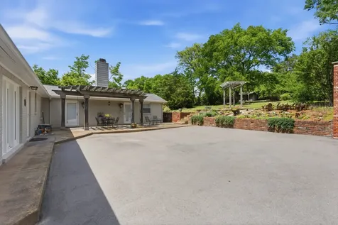 114 Bellevue Dr, S Nashville TN 37205