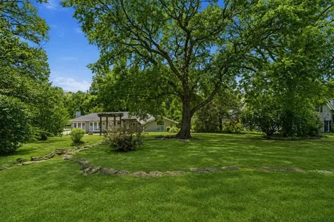 114 Bellevue Dr, S Nashville TN 37205
