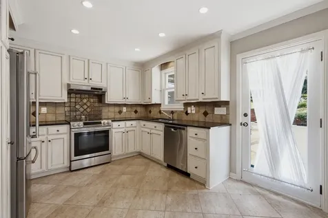 114 Bellevue Dr, S Nashville TN 37205