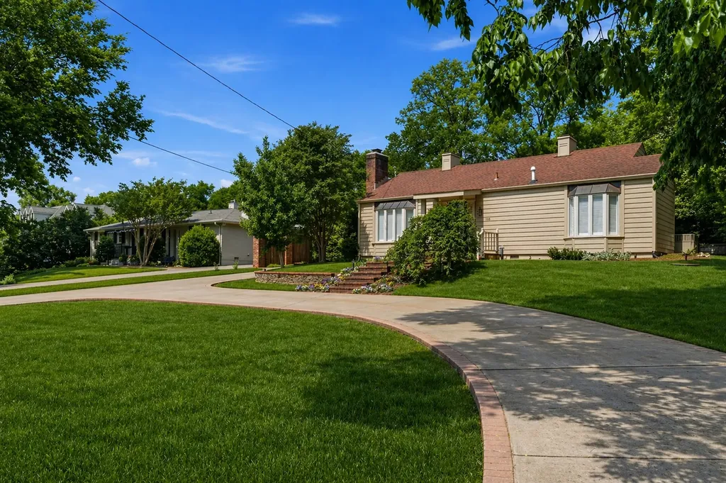 116 Bellevue Dr, S Nashville TN 37205