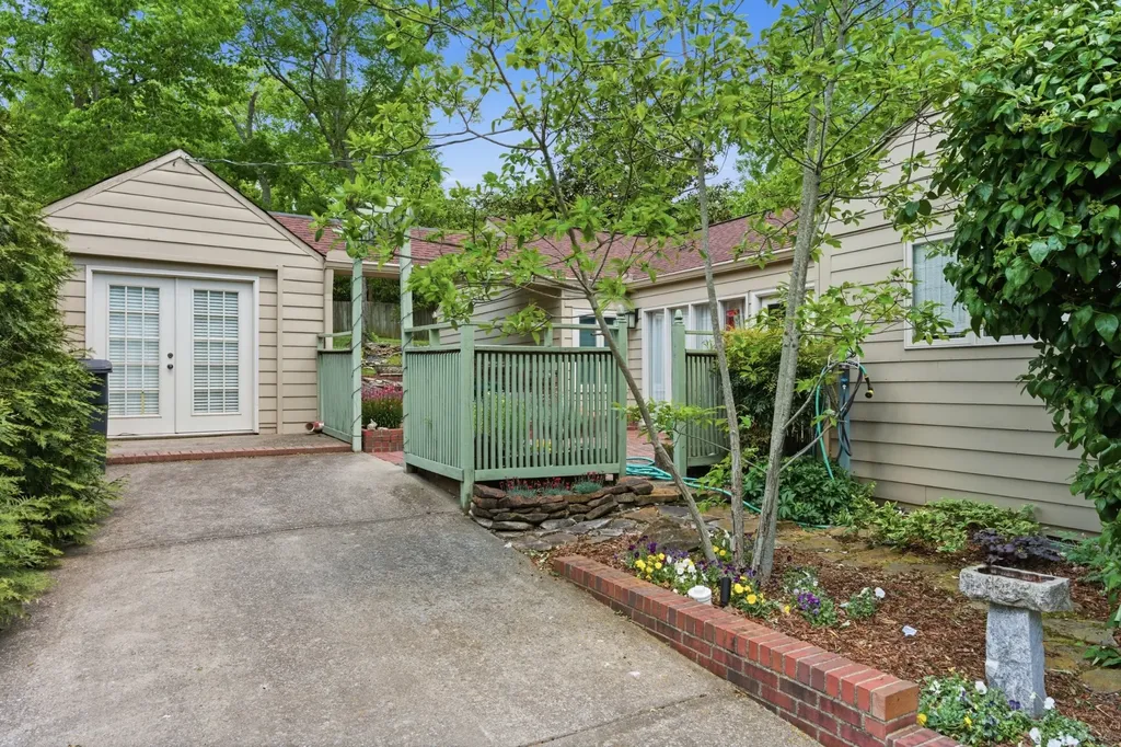 116 Bellevue Dr, S Nashville TN 37205