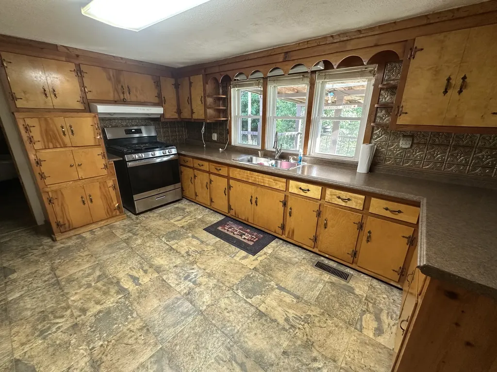 6534 Akersville Road Fountain Run KY 42133