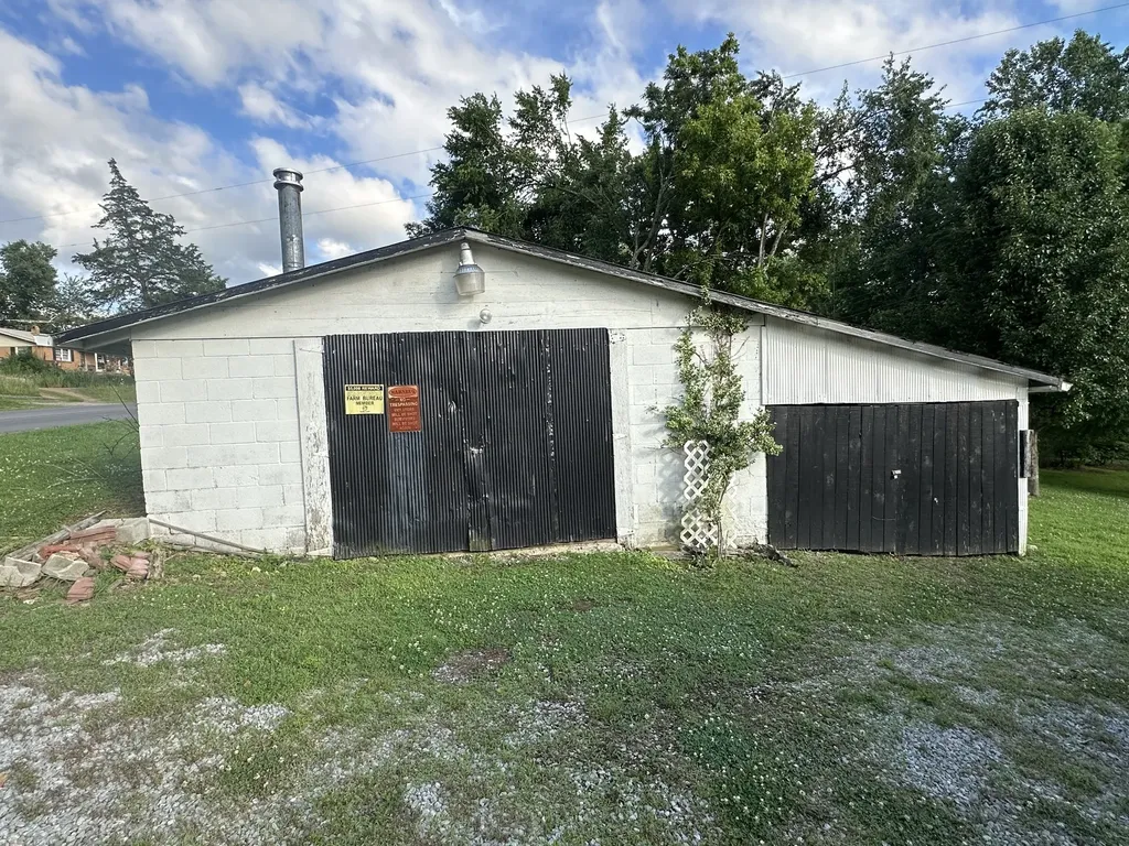 6534 Akersville Road Fountain Run KY 42133