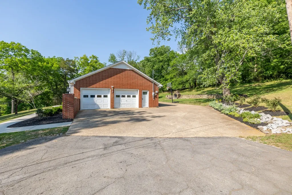 655 Ashwood Avenue Lewisburg TN 37091