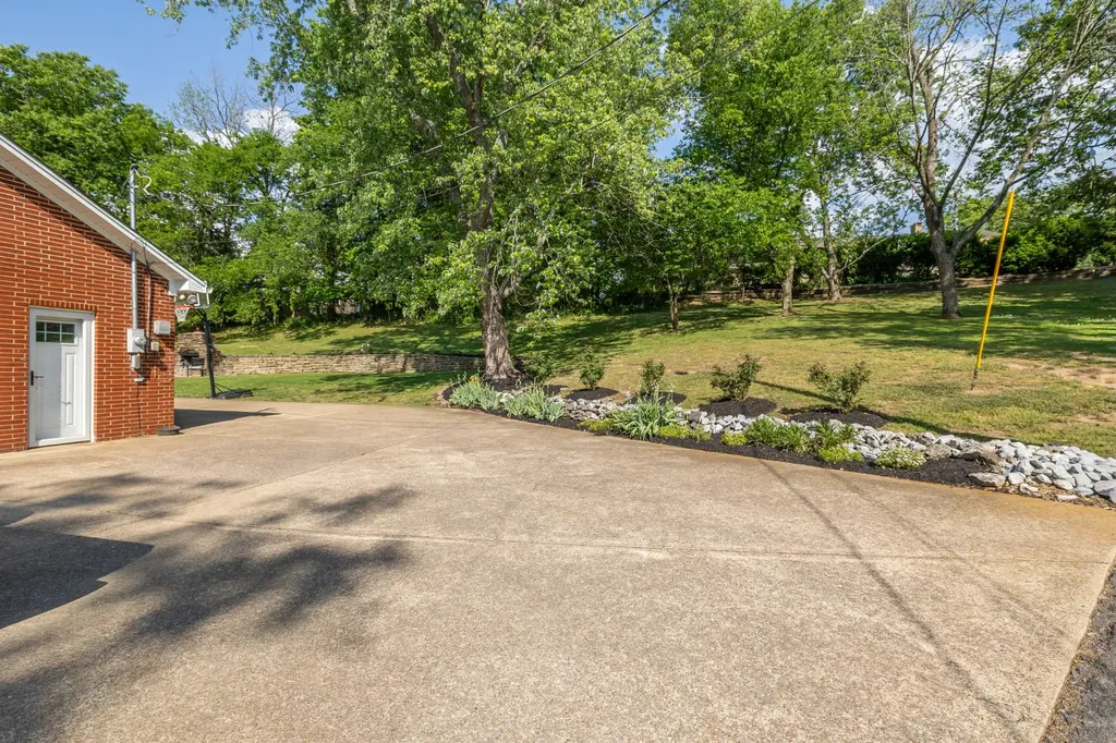 655 Ashwood Avenue Lewisburg TN 37091