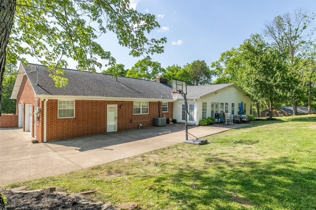 655 Ashwood Avenue Lewisburg TN 37091
