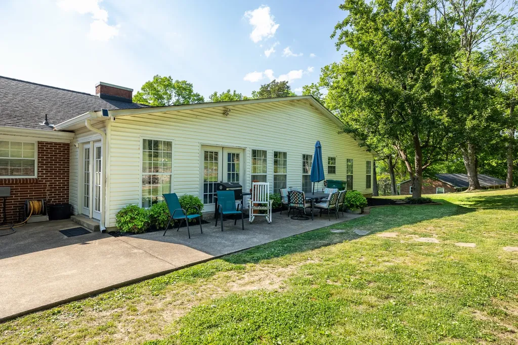 655 Ashwood Avenue Lewisburg TN 37091