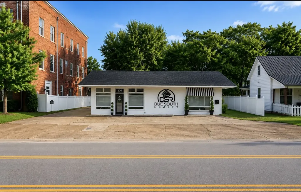 206 W College Street Dickson TN 37055
