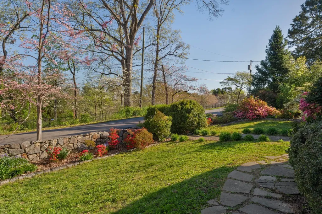 1608 Hillcrest Road Chattanooga TN 37405