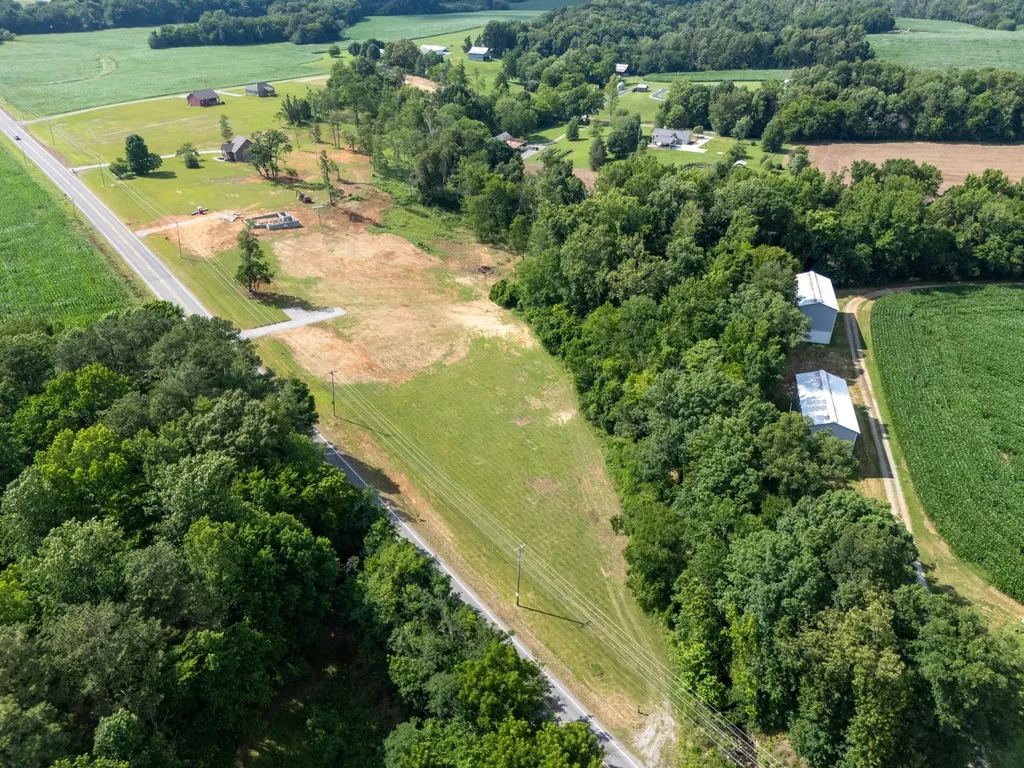 6799 Highway 41, N Cedar Hill TN 37032