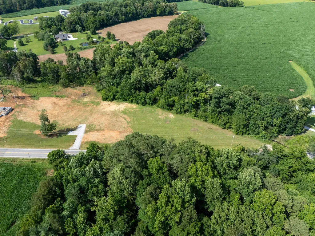 6799 Highway 41, N Cedar Hill TN 37032