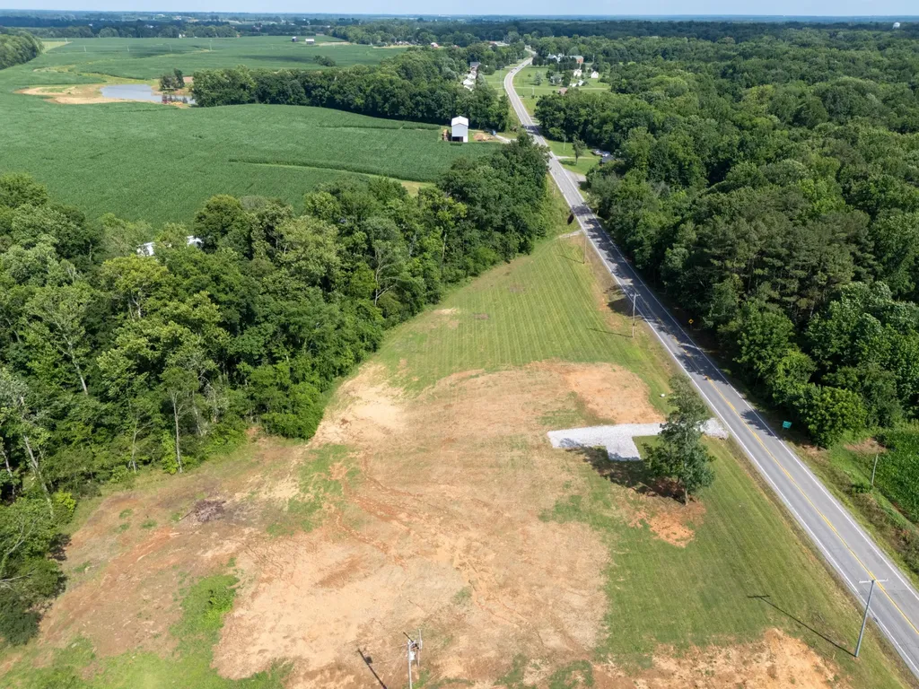 6799 Highway 41, N Cedar Hill TN 37032
