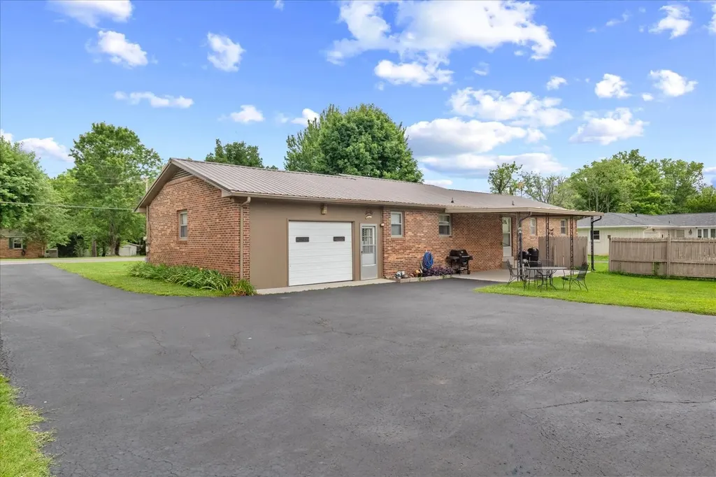 806 Brookhaven Circle Shelbyville TN 37160