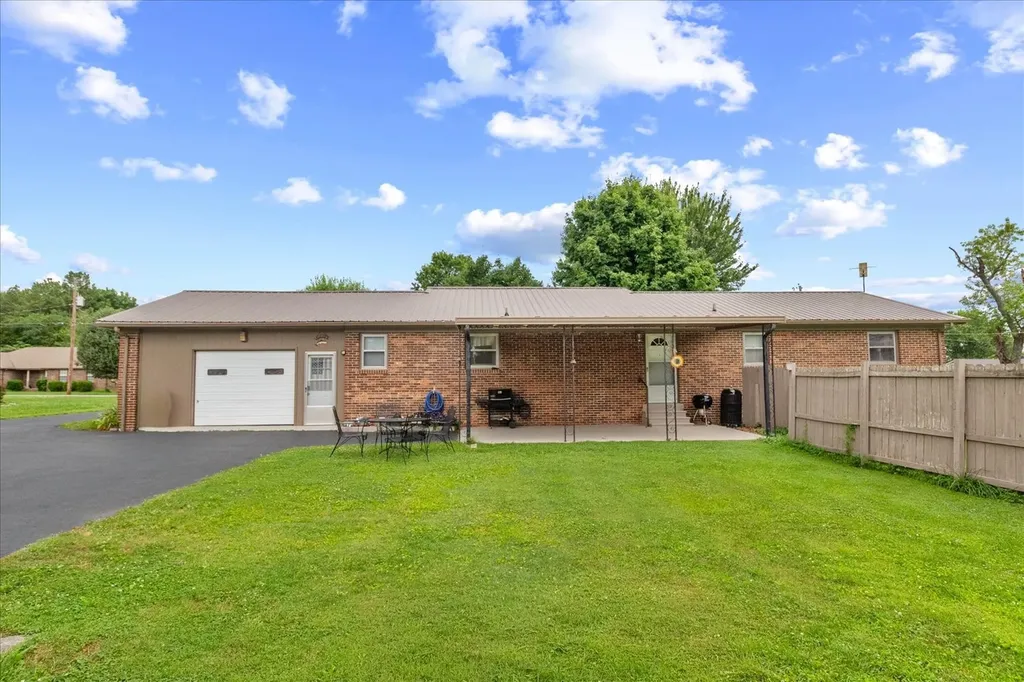 806 Brookhaven Circle Shelbyville TN 37160