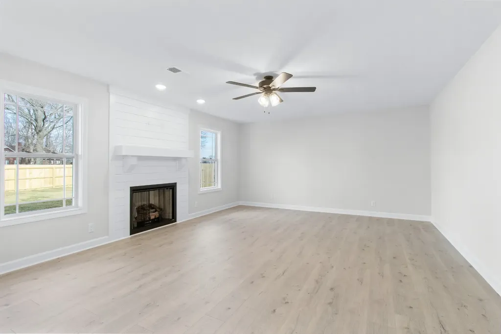 141 Monaghan Drive Clarksville TN 37042