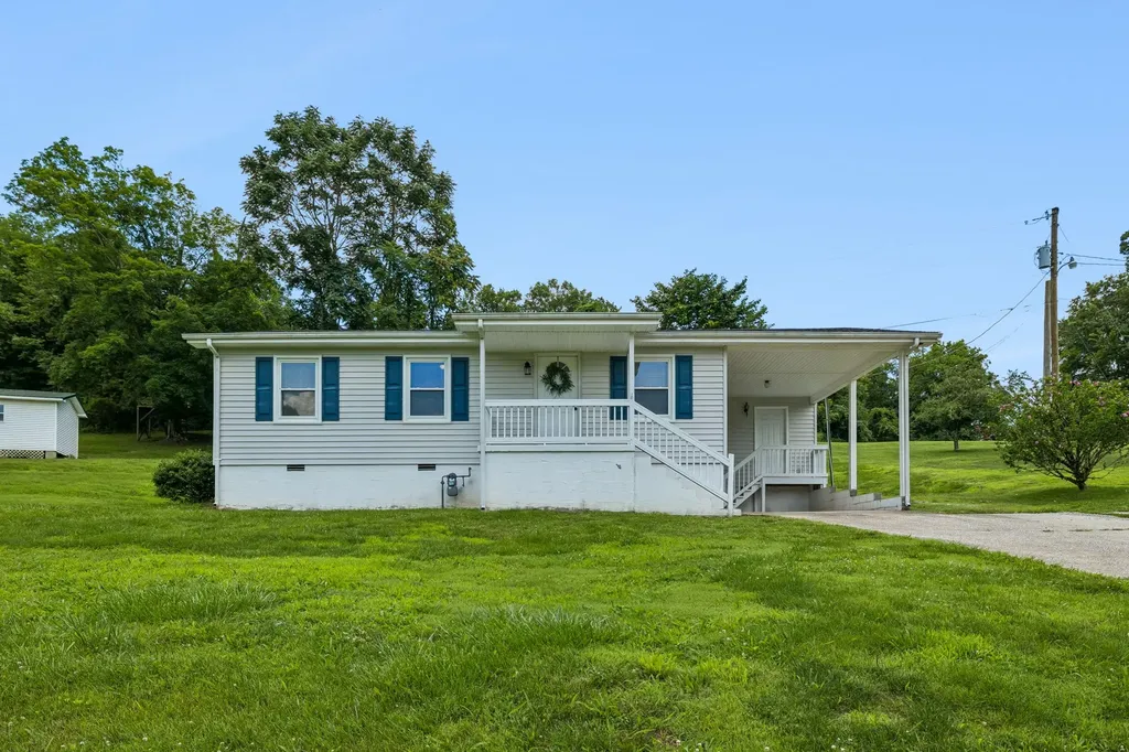 14 Morris Lane Pleasant Shade TN 37145