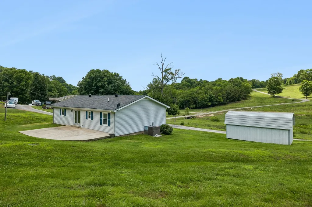 14 Morris Lane Pleasant Shade TN 37145