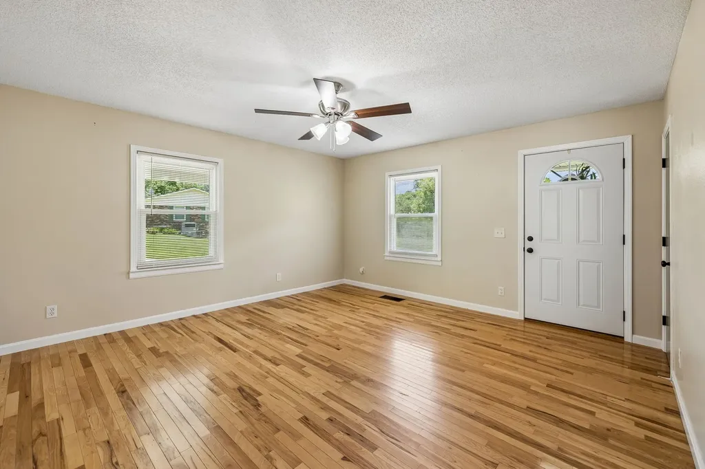 14 Morris Lane Pleasant Shade TN 37145
