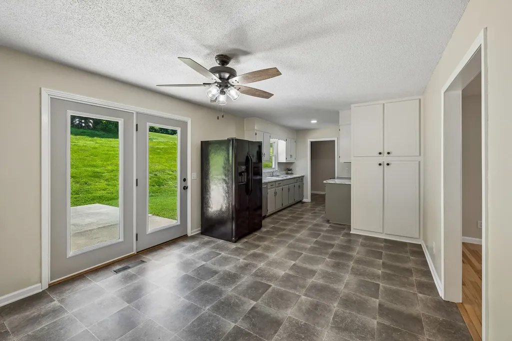 14 Morris Lane Pleasant Shade TN 37145