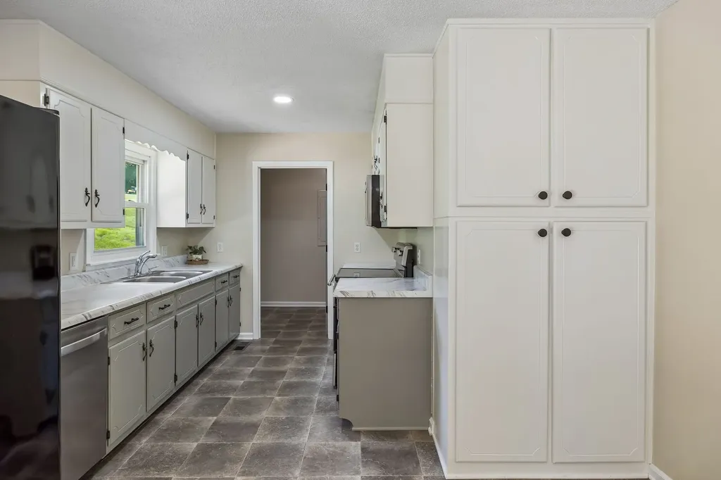 14 Morris Lane Pleasant Shade TN 37145