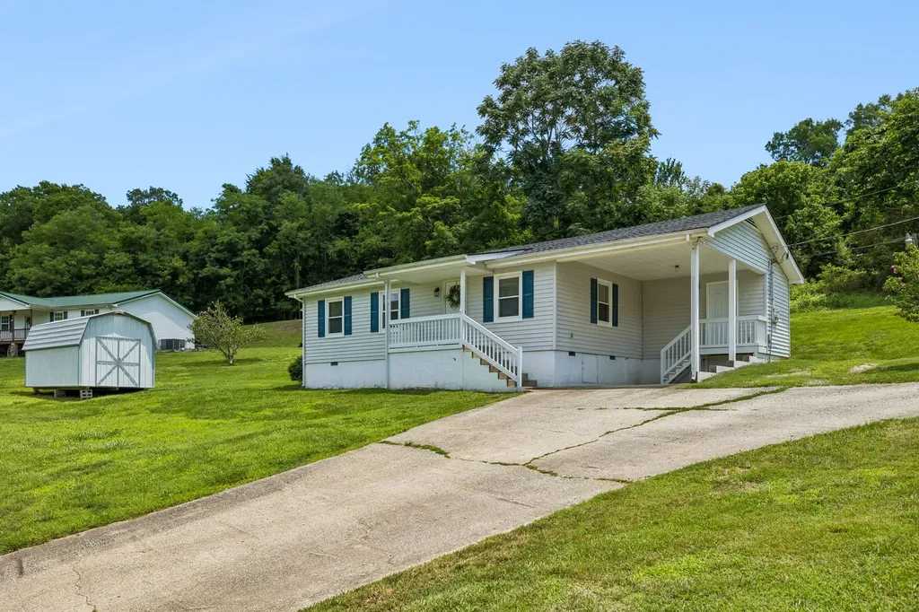 14 Morris Lane Pleasant Shade TN 37145