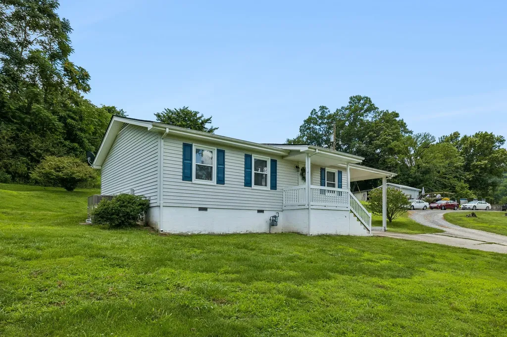 14 Morris Lane Pleasant Shade TN 37145