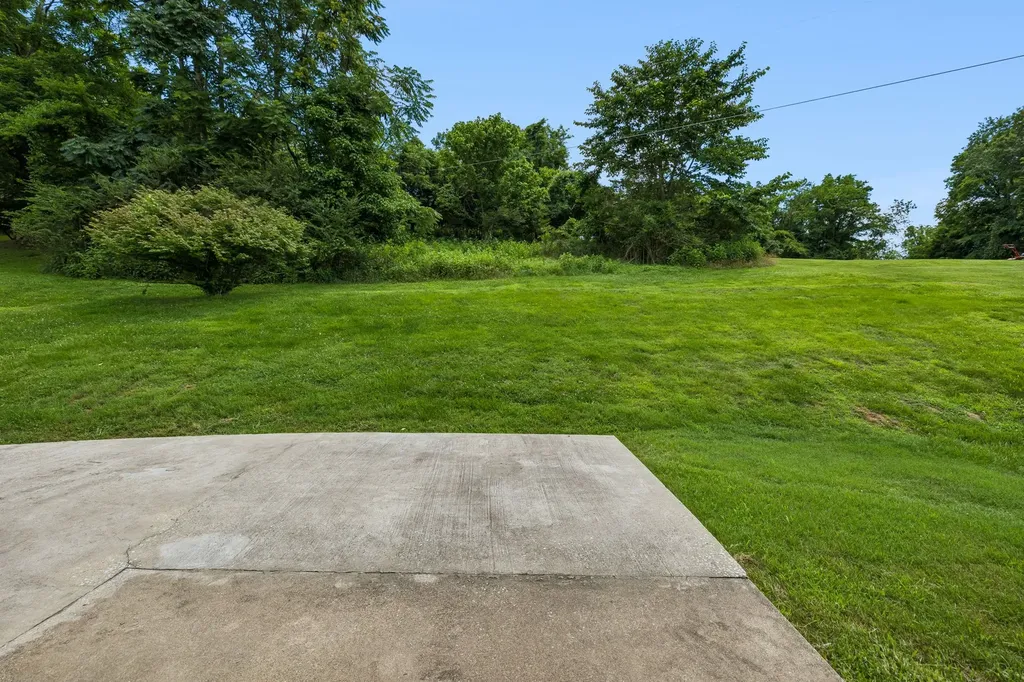 14 Morris Lane Pleasant Shade TN 37145