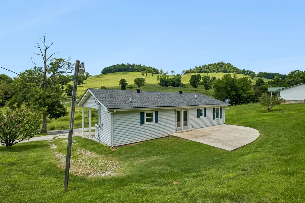 14 Morris Lane Pleasant Shade TN 37145