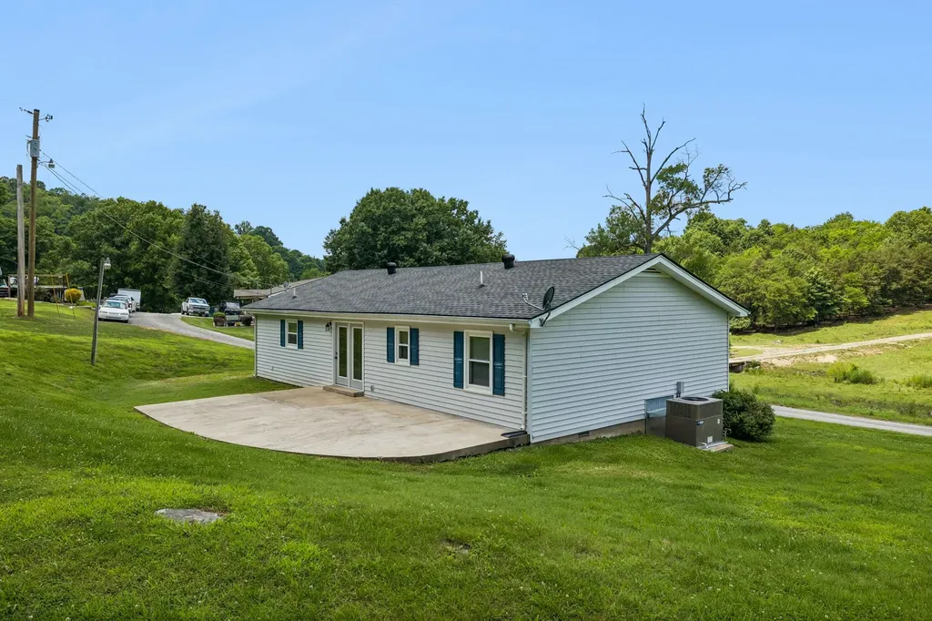 14 Morris Lane Pleasant Shade TN 37145