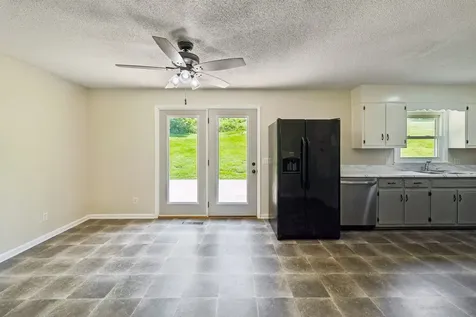 14 Morris Lane Pleasant Shade TN 37145