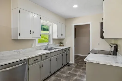 14 Morris Lane Pleasant Shade TN 37145