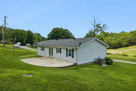 14 Morris Lane Pleasant Shade TN 37145
