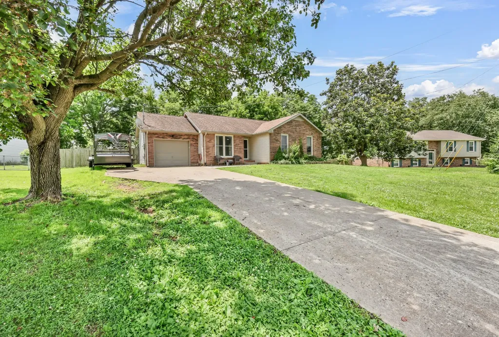 1422 Honeysuckle Lane Clarksville TN 37040